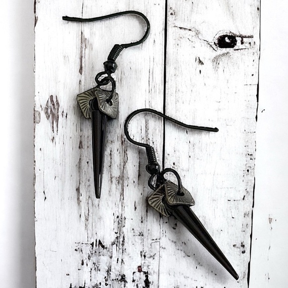 5 For $25💫Black Punk Spike Cone Dangles Earrings - Picture 4 of 4